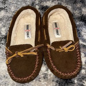 Minnetonka Brown Slippers Toddler sz 9
